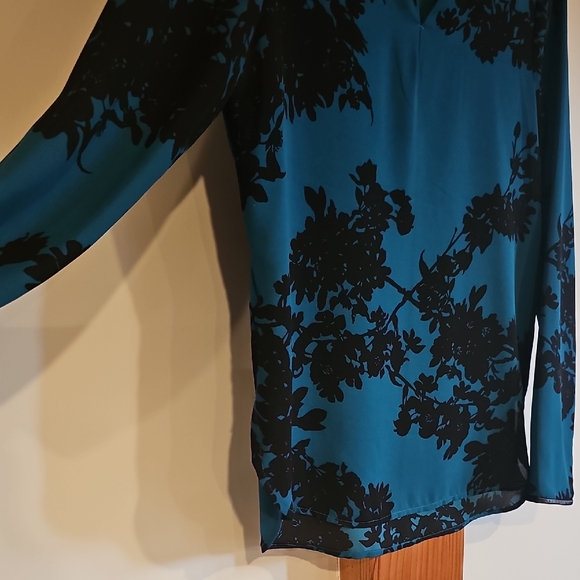 Dex Teal and Black Floral V-Neck Long Sleeve Blouse - Picture 5 of 12